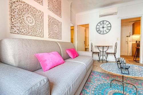 Romantic and new apartment in the famous Rue Meynadier in the supercentre of Cannes