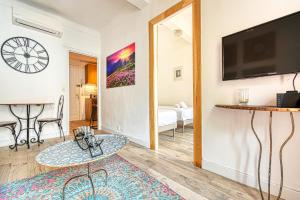 Romantic and new apartment in the famous Rue Meynadier in the supercentre of Cannes