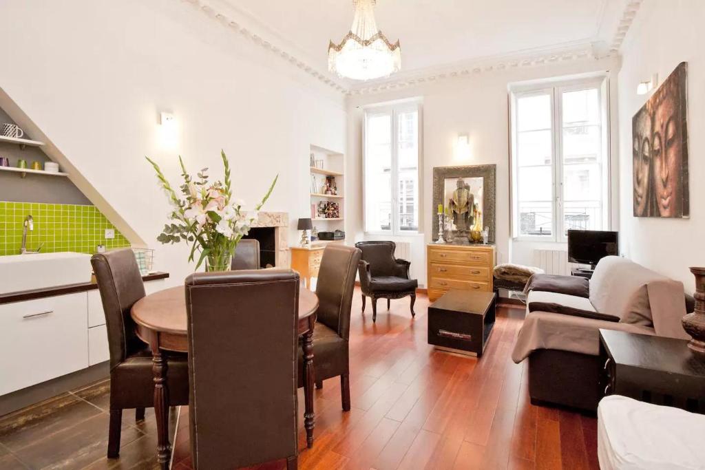 Appartement Romantic Apartment close to Le Marais 34 Rue d'Hauteville 75010 Paris