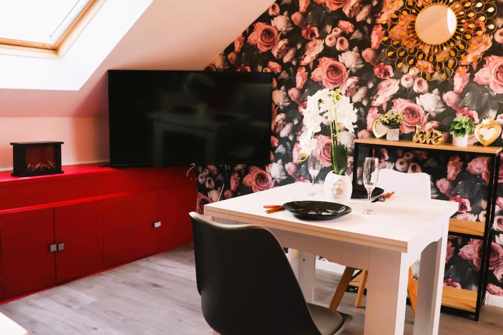 Appartement ROMANTIC STUDIO EVE - PROCHE GARE - NETFLIX - WiFi 35 Rue Langlès 80000 Amiens