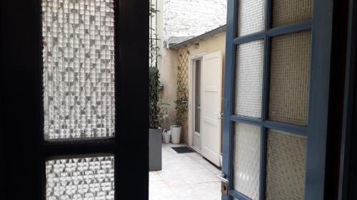 Romantic tiny house in Paris