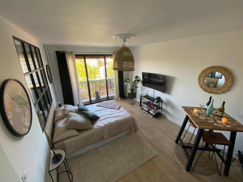 ROMANTIQUE ROOM