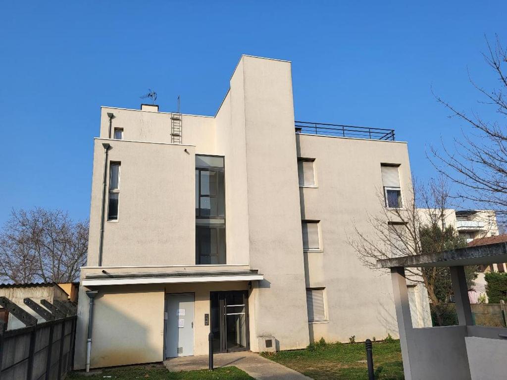 Appartement ROOFTOP 3 CHAMBRES, TERRASSE, GARAGE 2 Allée des Platanes 69200 Vénissieux