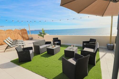 ROOFTOP DE LA PLAGE Charming apartment on seafront with superb roof terrace