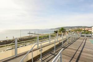 Rooftop pool, private garden, at the sand beach!