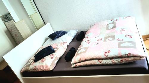 Room in City Center Halle with shared bathroom & kitchen - Free WiFi, Netflix, iPad & Ground floor