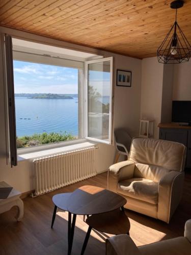 Roscanvel: Duplex dans maison vue mer