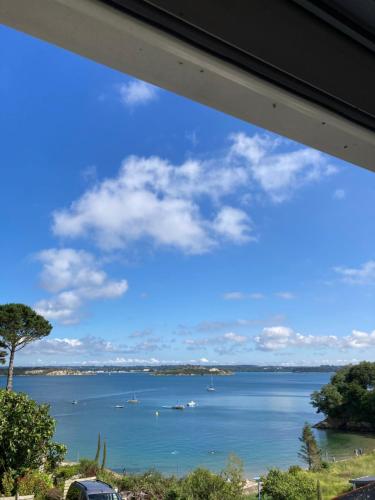 Roscanvel: Duplex dans maison vue mer