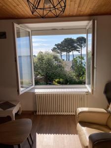 Roscanvel: Duplex dans maison vue mer