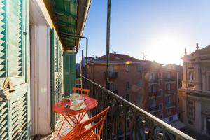 Appartement ROSS 5- F2, LUMINEUX, BALCON, LOFT, CLIM, Vieux-Nice 3 Rue Rossetti 06300 Nice Provence-Alpes-Côte d\'Azur