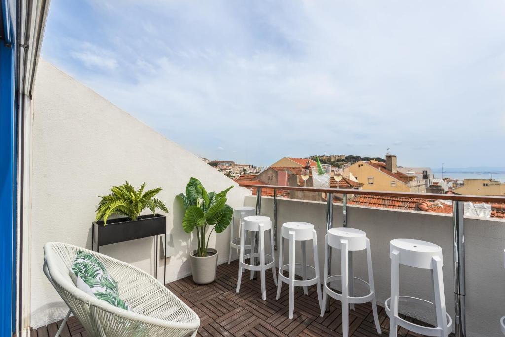 Rossio Penthouse Three-Bedroom Apartment w/ River View and Parking - by LU Holidays Travessa da Pena 6, Lisboa, Portugal, 1150-261 Lisbonne