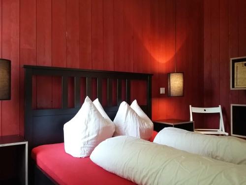 Rotes Strandhaus mit Boot am Salzhaff, 50m zum Strand