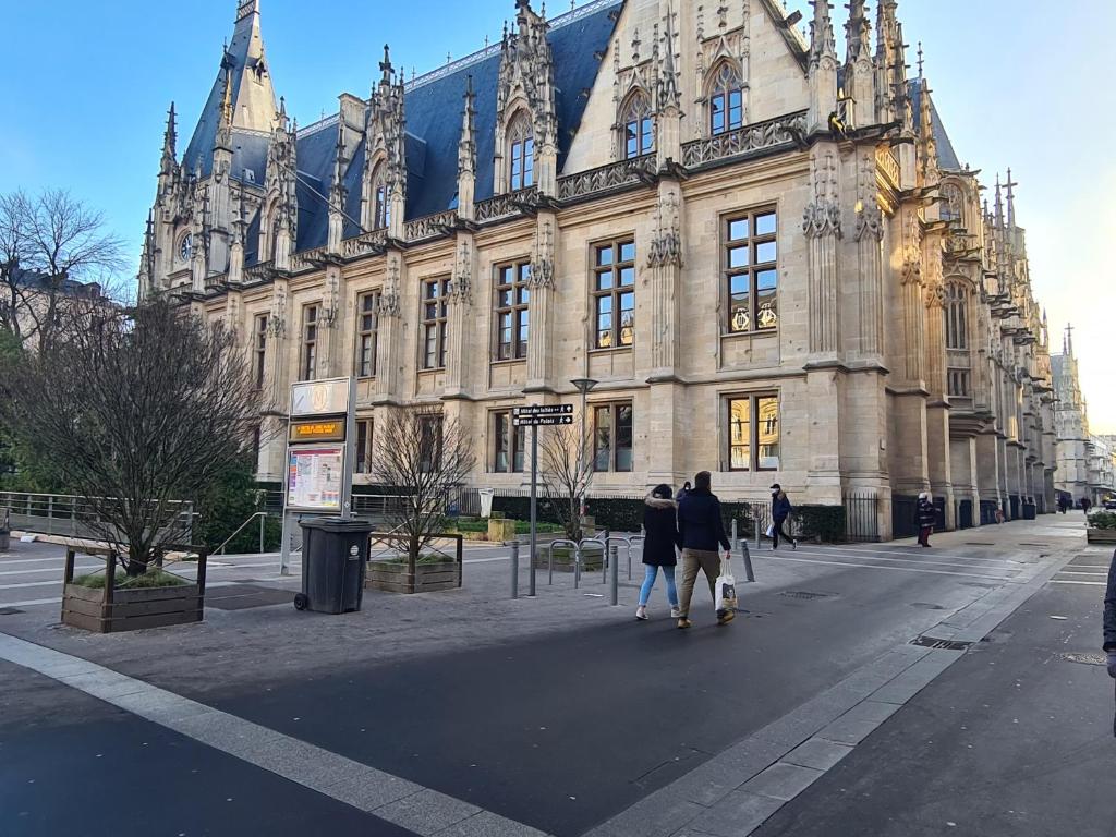 Appartement Rouen hyper centre ville Palais de Justice 3 -ème étage droite 1 Rue Percière 76000 Rouen