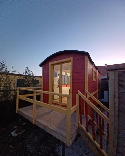 Roulotte et sauna de Tonton Bouvy au domaine du Reuze