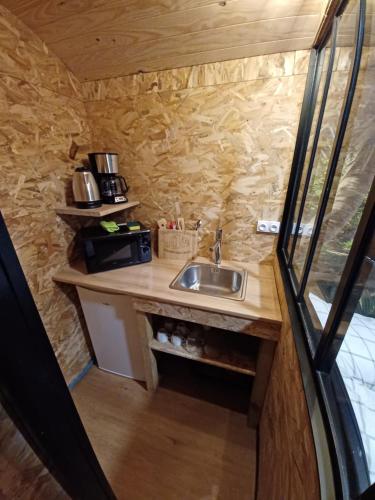 Roulotte et sauna de Tonton Bouvy au domaine du Reuze