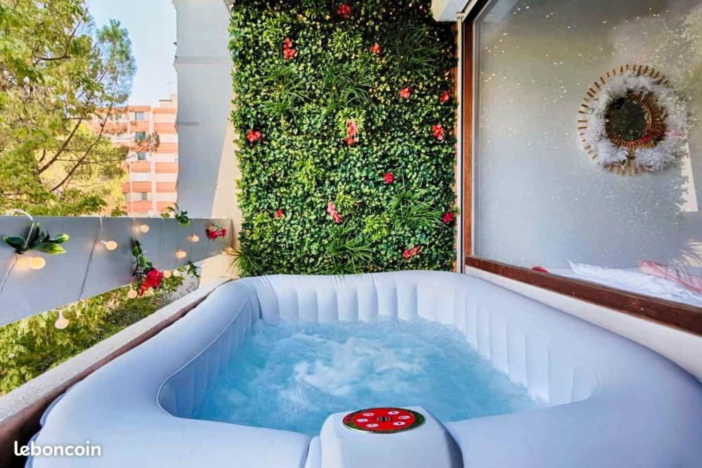Roulotte HOPE-Le jardin de Mia 13520 Paradou
