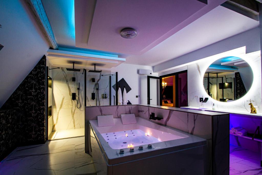Appartement Royal Room - Love-room proche de Nancy 2 Route d'Aingeray 54460 Liverdun