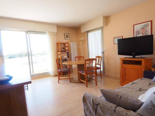 Appartement Appartement Royan, 2 pièces, 4 personnes - FR-1-494-146 Residence de la Plage 63 avenue de Paris-2ième étage Royan