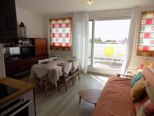 Royan - FONCILLON - APPARTEMENT avec TERRASSE et VUE MER - classé 2 étoiles