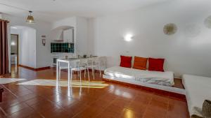 RP Oura House by LovelyStay