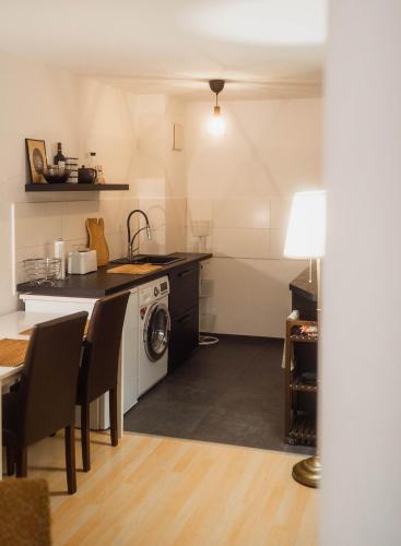 Ruhiges Apartment mit großem Balkon und Stellplatz