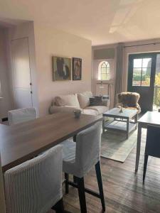 Ruhiges Loft im modernen Landhausstil