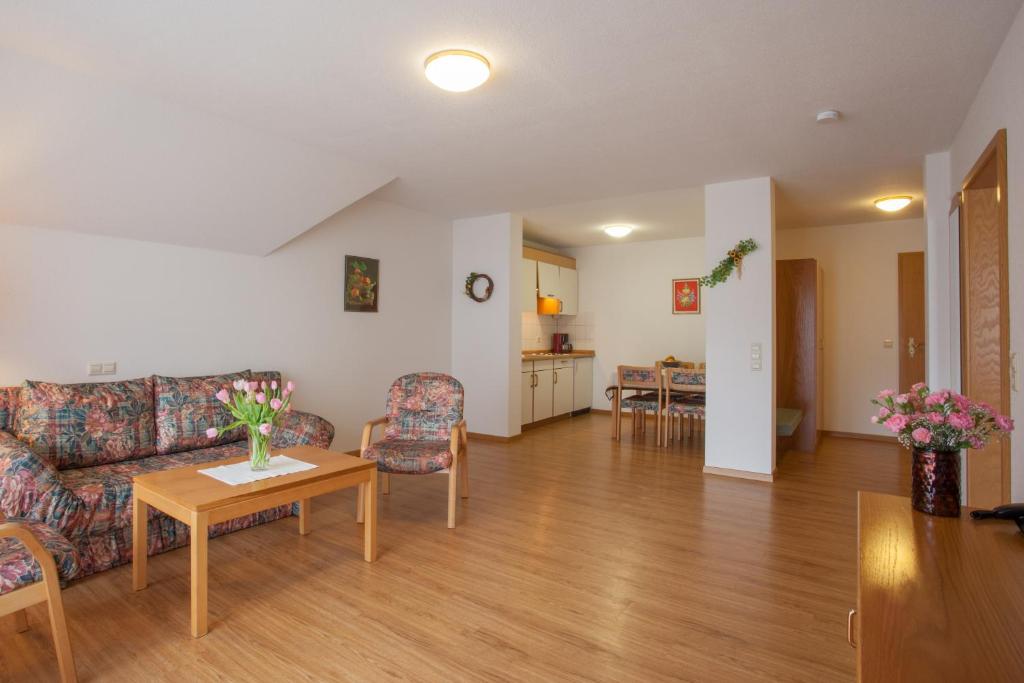 Rustikale 2 Zi.-FeWo 70 qm Barrierefrei Nähe Freiburg Talstraße Ferienparadies Ochsen 29, 79263 Simonswald
