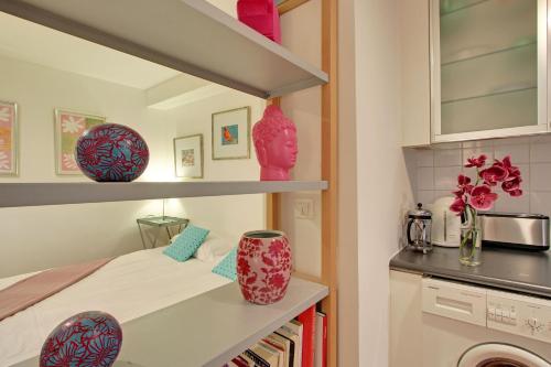 S09278 - Studio with patio for 3 people, Grand Boulevards