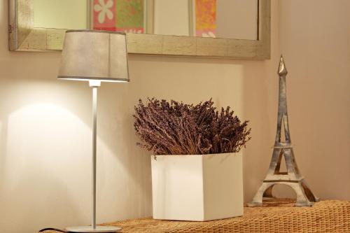S09278 - Studio with patio for 3 people, Grand Boulevards