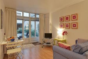 S09278 - Studio with patio for 3 people, Grand Boulevards