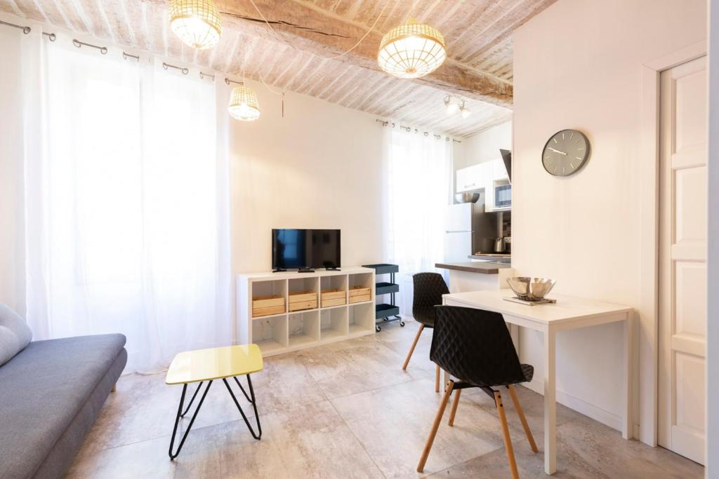 Appartement Safranier Villa Emy 45 rue du bas Castelet 06600 Antibes