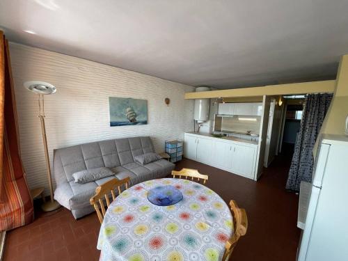 Appartement Appartement Saint-Cyprien, 2 pièces, 5 personnes - FR-1-106-46 Résidence PORT CIPRIANO Appt. N°231 BAT ORION BOULEVARD FRANCOIS DESNOYER Saint-Cyprien