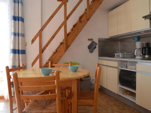 Appartement Appartement Saint-Cyprien, 2 pièces, 6 personnes - FR-1-225D-42 RUE MADAME DE SEVIGNE BATIMENT 11 1ER ETAGE APPARTEMENT N°5 Saint-Cyprien Plage