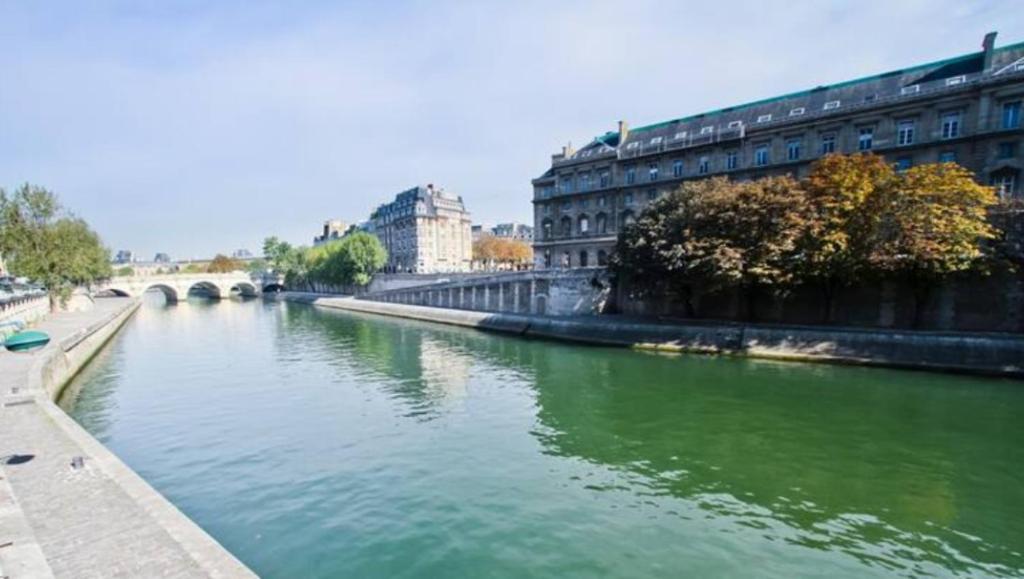 SAINT GERMAIN DES PRES - STUDIO PERFECT PLACE 41 Rue Saint-André des Arts, 75006 Paris