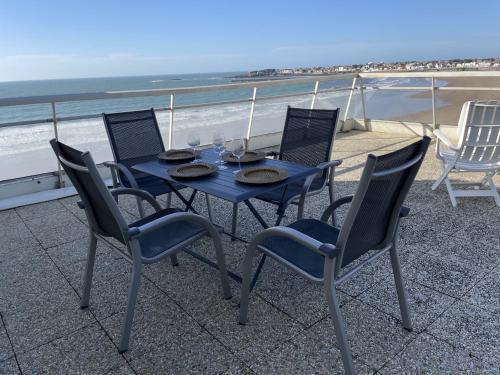 Appartement Appartement Saint-Gilles-Croix-de-Vie, 3 pièces, 4 personnes - FR-1-428-133 12 Place Rochebonne Rés.'Rochebonne', appt 606, 6eme etage, garage nø12 Saint-Gilles-Croix-de-Vie