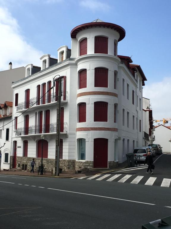 Appartement Saint-Jean-de-Luz-location 2 minutes a pieds de la plage 1 rue de l'agent Fautous 64500 Saint-Jean-de-Luz