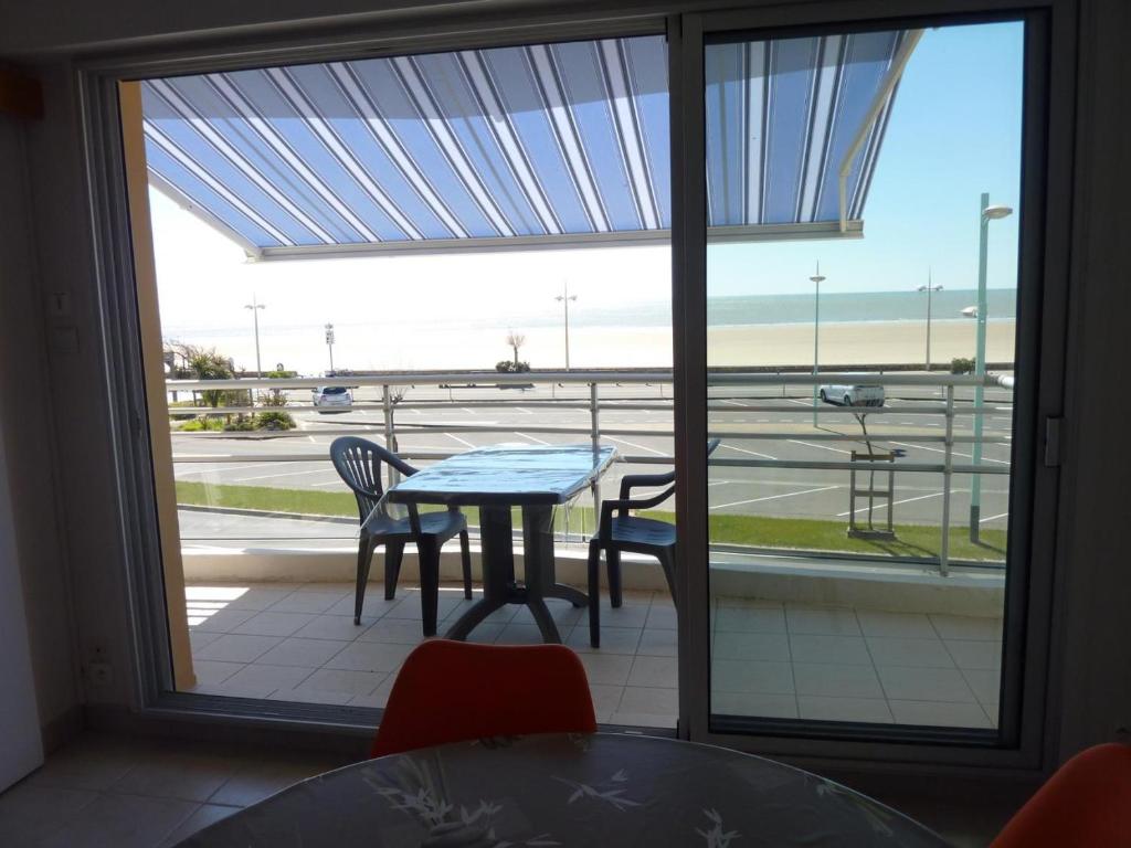 Appartement Appartement Saint-Jean-de-Monts, 2 pièces, 5 personnes - FR-1-323-79 97 esplanade de la Mer Résidence Les Dauphins B 1er gauche, 85160 Saint-Jean-de-Monts