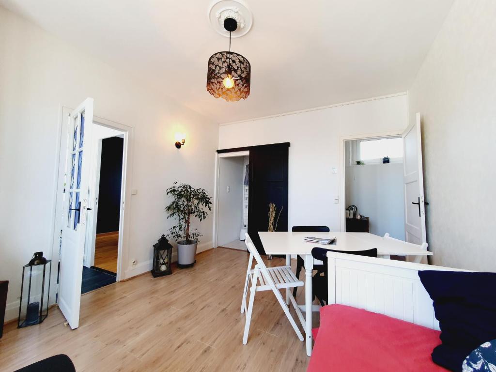 Appartement Saint-Malo Saint Servan: Appartement à 400m plage 2e étage, Bâtiment A 14 Rue Bel air 35400 Saint-Malo