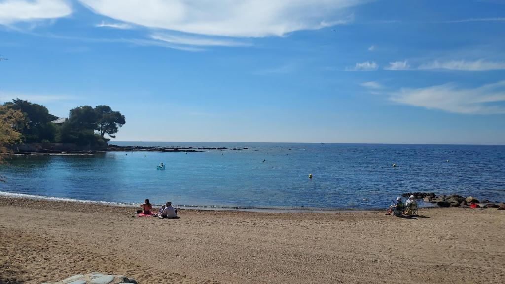 Saint Raphaël à proximité de la plage et du CERS 175 Boulevard de la Paix, 83700 Boulouris-sur-Mer