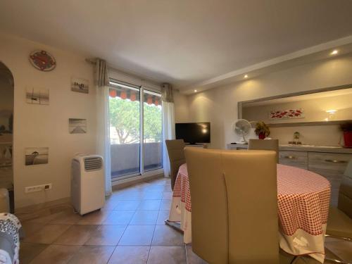 Appartement Appartement Sainte-Maxime, 2 pièces, 4 personnes - FR-1-226-483 18 place jean mermoz- entrée numéro 2 apt N° Espace Sainte Maxime Sainte-Maxime