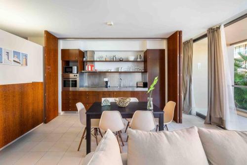 Salgados Beach House 2-Bedroom & 7 Pools