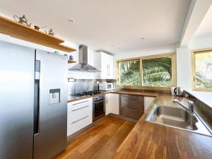 Salis Amazing waterfront apartment with sea views