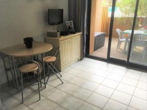 Sanary sur Mer Appartement 30m2 T2 avec terrasse Piscine 10min à pied de la plage
