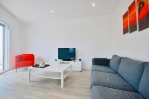 Sandra Apartment - Ferrel, Sunny balcony, Shared pool
