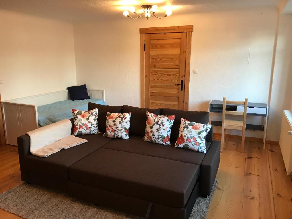 Appartement Sanierte möblierte Altbauwohnung am Waldrand für bis zu 6 Personen Neuendorfer Str. 18c 14822 Borkheide