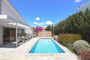 Santa Joana Residence with Garden and heated pool