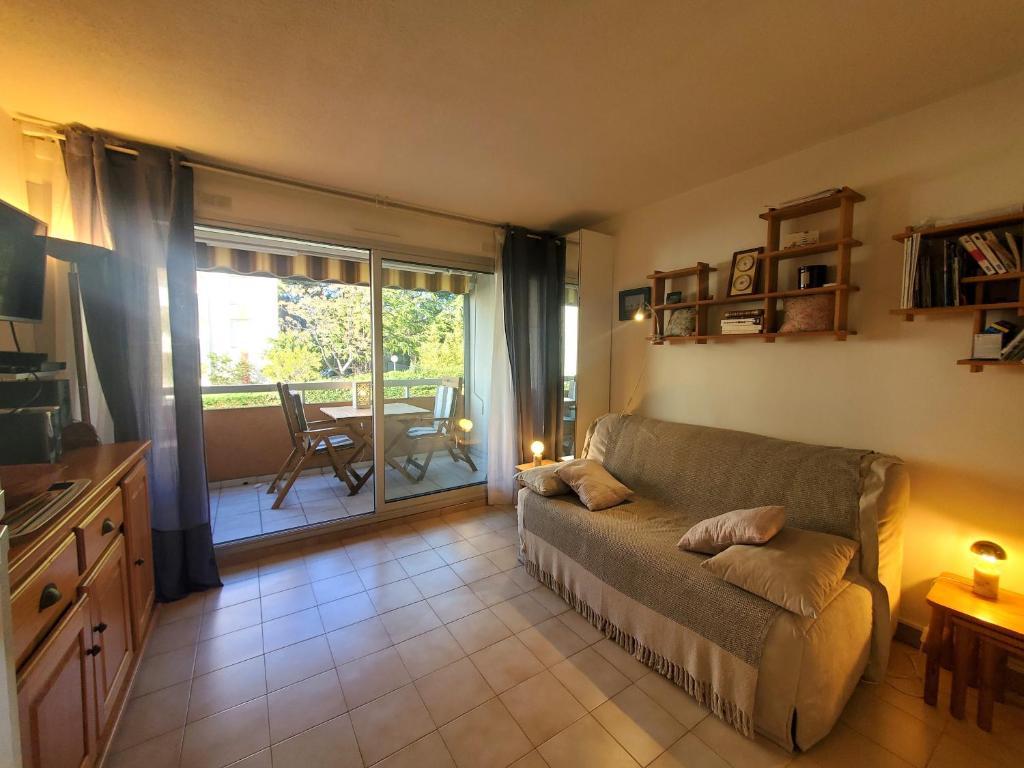 Appartement SANTA LUCIA, Studio avec coin nuit 25 m2 2 Adulte de la corniche, 55 83700 Saint-Raphaël