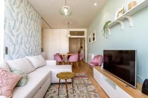Santa Luzia Views - Modern City Centre Apartment with Iconic Views