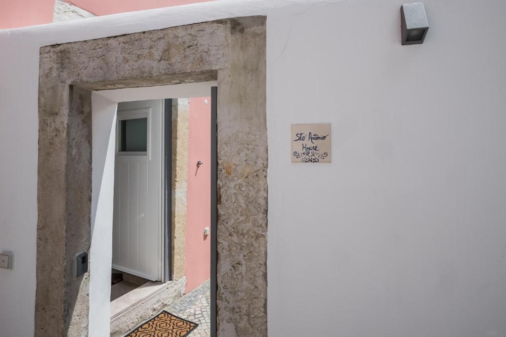 Santo António House - Exclusive Apartment Largo Rodrigues de Freitas R/C Frente, 1100-455 Lisbonne