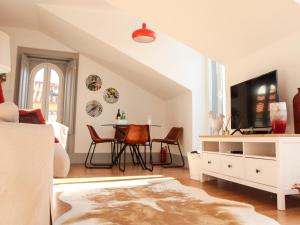 Sao bento stylish cozy apt with ac balcony